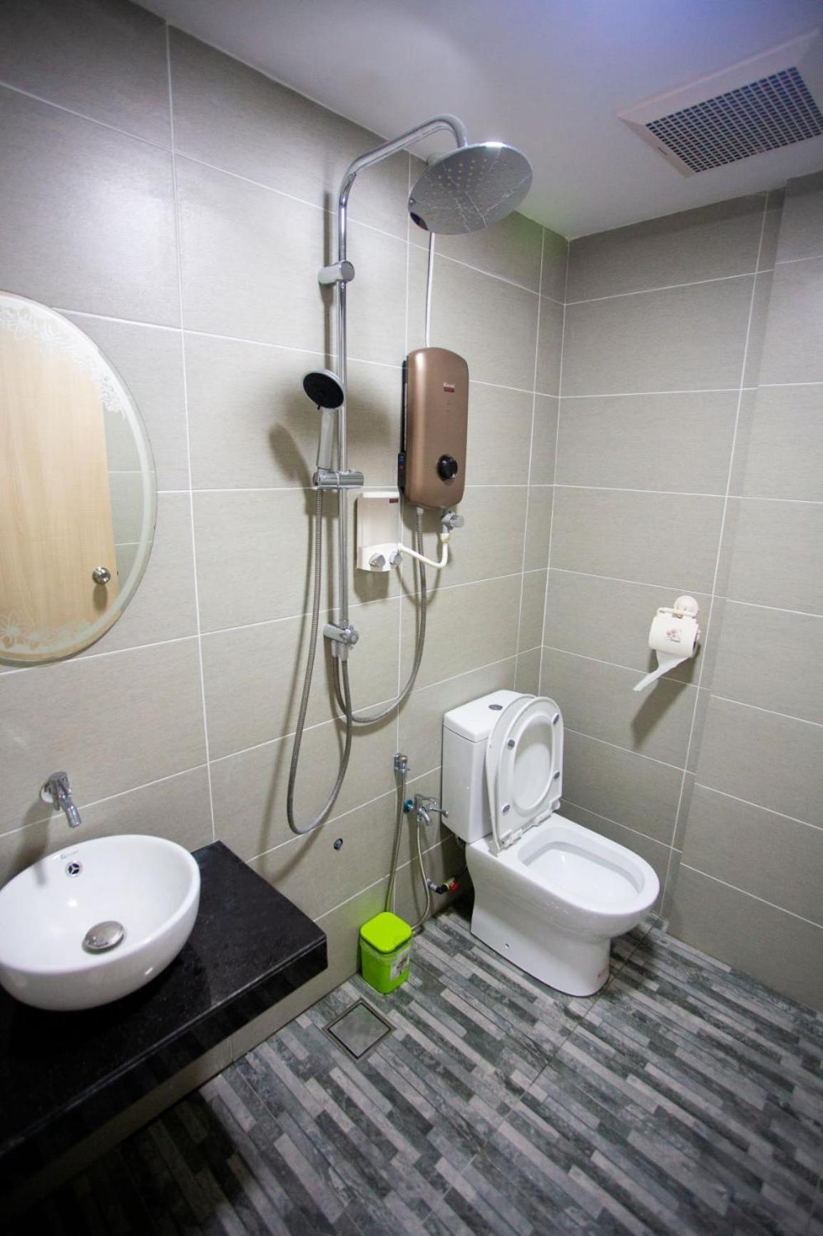 Hom2Rex Kuching Homestay Taman Timberland Buitenkant foto